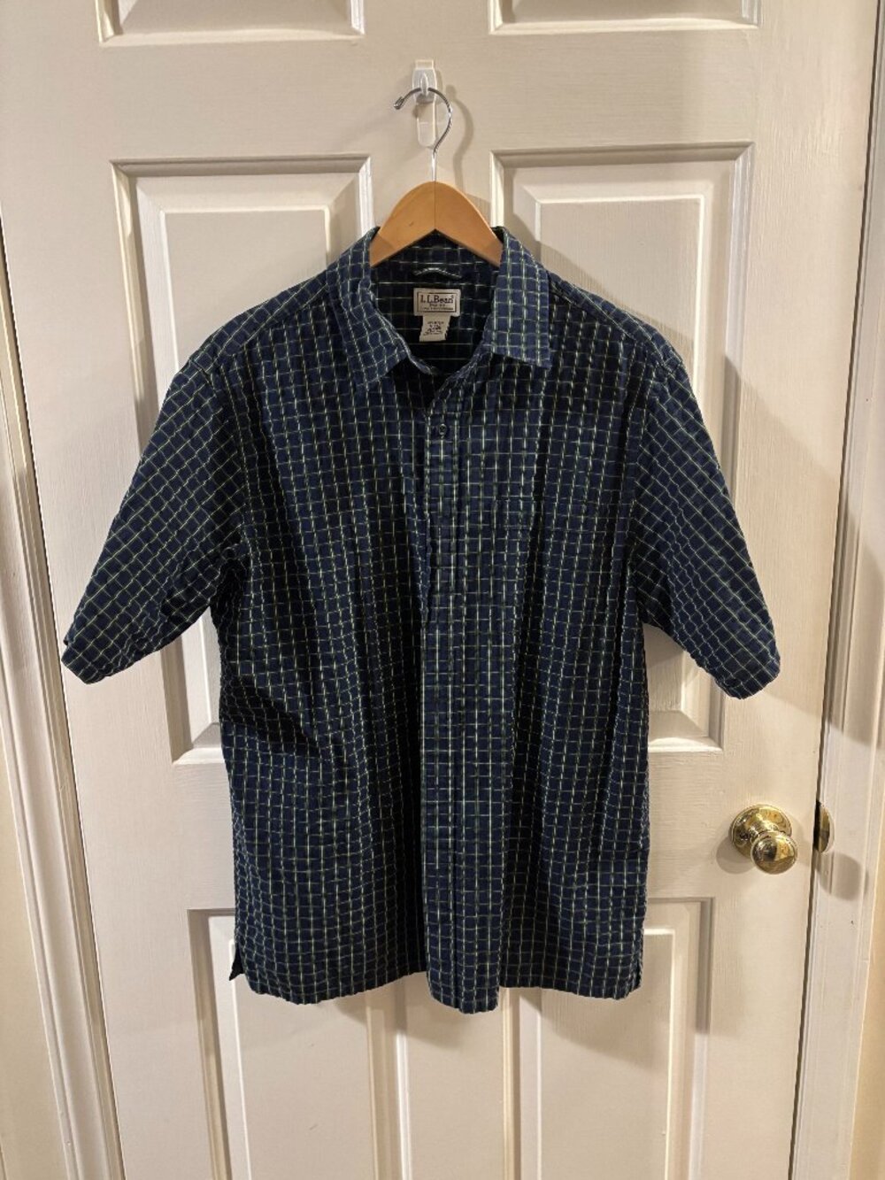 L.L. Bean Men's Classic Plaid Short Sleeve Button-up Sport Shirt - Medium